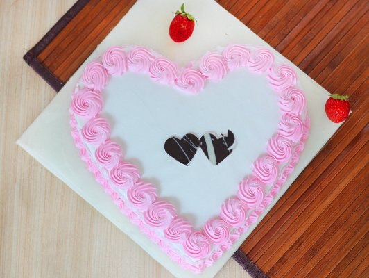 Heart Shape Choco Strawberry Cake